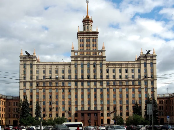 Edificio de la Universidad Estatal de South Ural —  Fotos de Stock