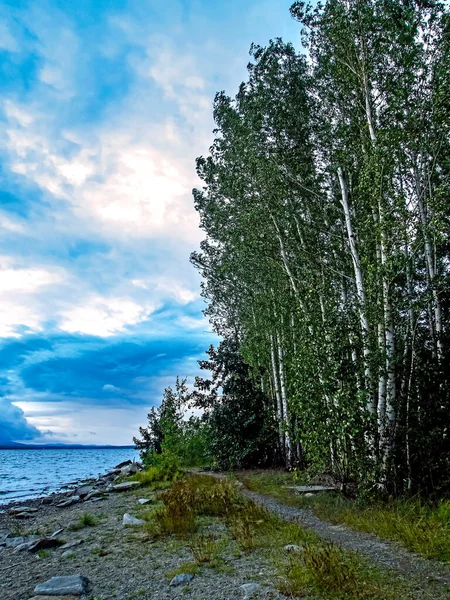 Rocky Shore Lake Uvildy Inclement Weather Sky Gray Clouds Southern — Stock Photo, Image