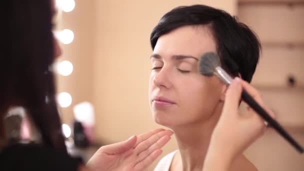Make Artist Applying Large Powder Brush Girl Face — Stock Video