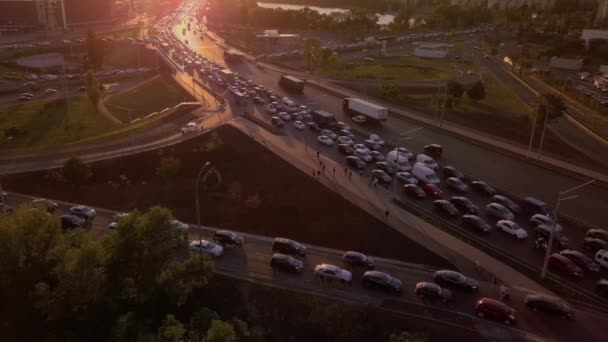 ラッシュ時の交通渋滞、渋滞、日没時の交通渋滞 — ストック動画