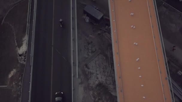 Congestión del tráfico durante la hora punta, atascos de tráfico, congestión del tráfico durante la puesta del sol — Vídeo de stock