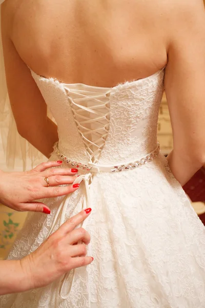 Wedding Day Morning Bride Fees Dressing Hands Tighten Wedding Dress — Φωτογραφία Αρχείου