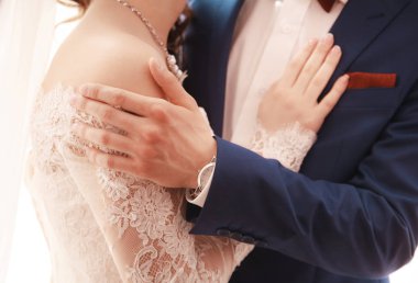 damat gelini yüzler yakın çekim kucaklayan