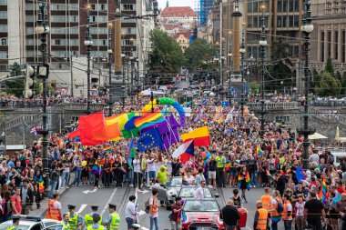 Prague, Çek Cumhuriyeti - 12 Ağustos 2017: Prag Pride - büyük bir gay ve lezbiyen geçit