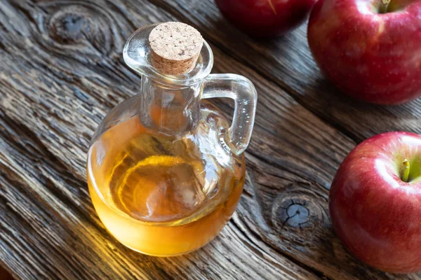 Una Botella Vinagre Manzana Sobre Fondo Rústico — Foto de Stock