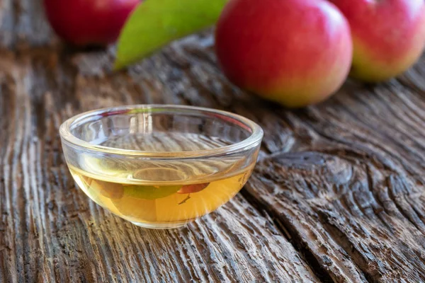 Tazón Vinagre Manzana Con Fruta Madura Fondo — Foto de Stock