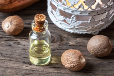 Bir şişe hindistan cevizi yağı.