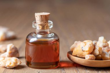 Bir şişe Styrax benzoin gerekli yağ ve reçine.