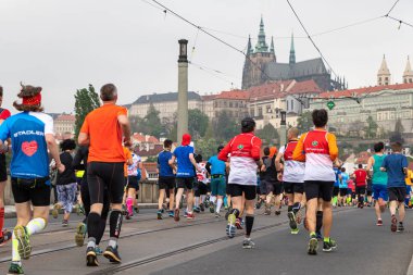 Prague, Çek Cumhuriyeti - 7 Mayıs 2017: Prag Uluslararası maraton katılan koşucu