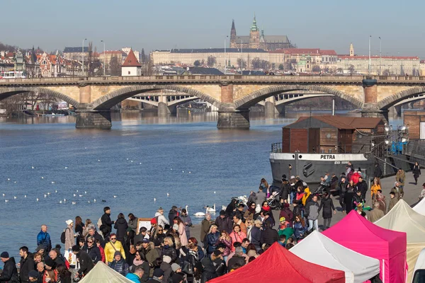 Praha Česká Republika Února 2019 Lidé Nakupovat Populární Zemědělci Trh — Stock fotografie