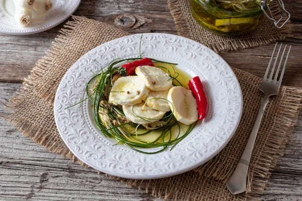 Gedeost Marineret Olivenolie Med Vild Krage Hvidløg Hot Peppers Korianderfrø - Stock-foto