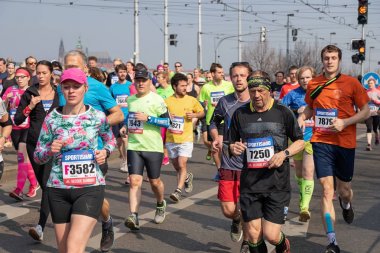 Prag yarı Maratonuna katılan koşucular