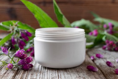 Symphytum bitki ile comfrey kök merhem bir kavanoz