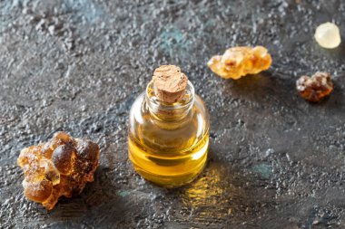 Buhur esans buhur reçine ile bir şişe