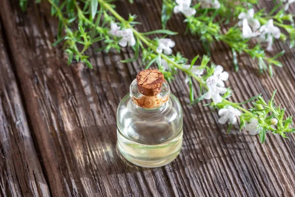 Бутылка горного соленого эфирного масла — стоковое фото