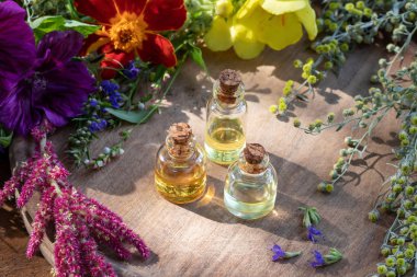 Pelin, çördük ve diğer otlar ile Uçucu yağlar