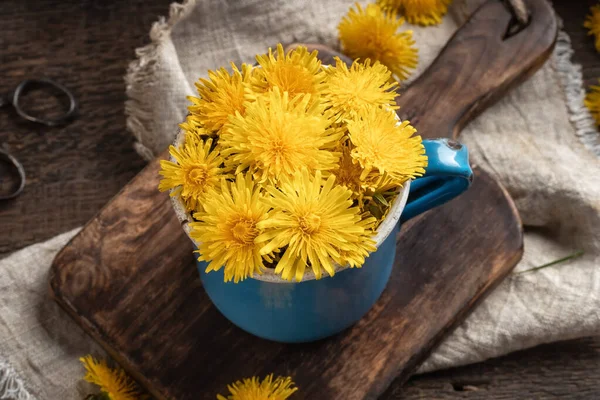 Dandelion Flowers Vintage Pot — Stock Photo, Image