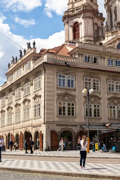 Praga República Checa Julio 2020 Café Starbucks Malostranske Namesti —  Fotos de Stock