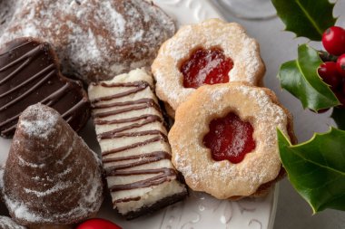 Arı kovanları veya eşek arısı yuvaları, Linzer ve diğer geleneksel Noel kurabiyeleri