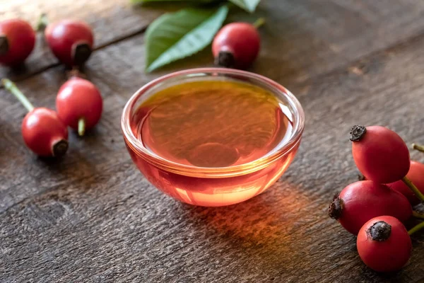 Aceite Semilla Rosa Mosqueta Bol Sobre Una Mesa — Foto de Stock