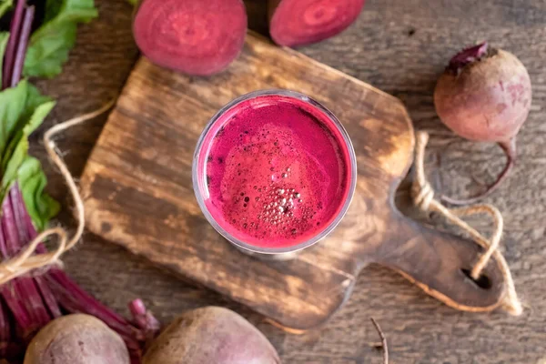 Red Beet Juice Glass Fresh Root Leaves Top View — Stock Photo, Image