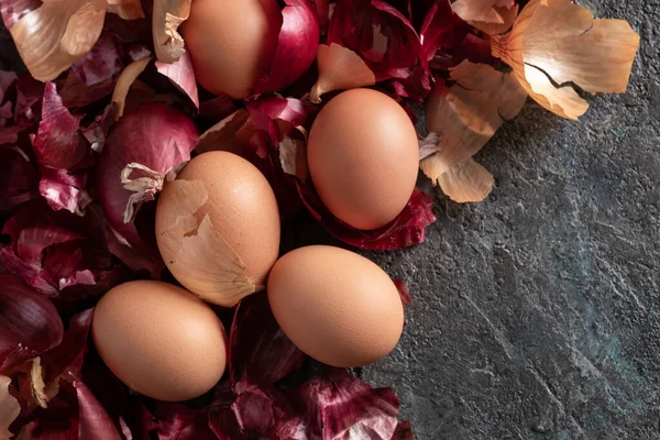 Soğan Kabuklu Paskalya Yumurtaları Fotokopi Alanı Üst Görünüm — Stok fotoğraf