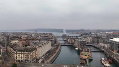 Jet dEau ve Lake Buildings ile Gökyüzü Manzarası Cenevre