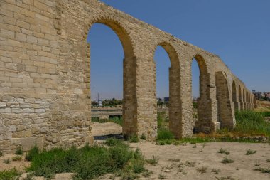 Kamares, Larnaka, su kemeri görünümünü. Geniş açı çekim manzara. Yaz aylarında güneşli bir sabah üzerinde gerçekleştirilen.