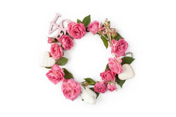 Floral round wreath. Flowers creative arrangement made of roses — Stock Photo, Image