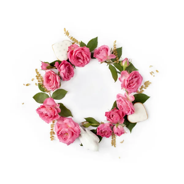 Floral round wreath. Flowers composition made of roses isolated — Stock Photo, Image