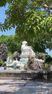 Da Nang, Vietnam 'ın tepelerindeki Buda Hanım Dünya Turistleri İçin Turizm Özellikleri. Yüksek kalite 4k görüntü