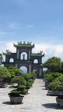 Da Nang, Vietnam 'ın tepelerindeki Buda Hanım Dünya Turistleri İçin Turizm Özellikleri. Yüksek kalite 4k görüntü