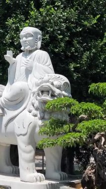 Da Nang, Vietnam 'ın tepelerindeki Buda Hanım Dünya Turistleri İçin Turizm Özellikleri. Yüksek kalite 4k görüntü