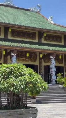 Da Nang, Vietnam 'ın tepelerindeki Buda Hanım Dünya Turistleri İçin Turizm Özellikleri. Yüksek kalite 4k görüntü