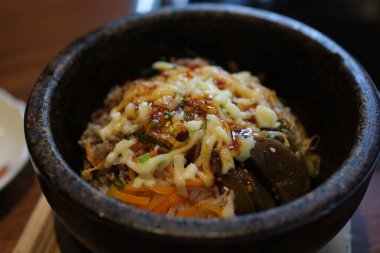 Taze domuz ve biber soslu kızarmış pilav Kore 'de geleneksel yemek, kendi başına. Yüksek kalite 4k görüntü