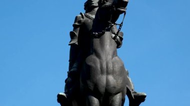 Ana Pazar Meydanı veya Rynek Glowny ile bir belediye binası, Sukiennice ve St. Marys Bazilika Kilisesi Krakow, Polonya 'da gün doğumunda. Sabah Krakow merkez meydanının hava görüntüsü. - Evet. Yüksek kalite 4k