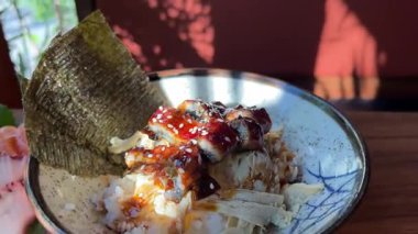 Japon deniz ürünleri kasesi kapanıyor, dönüyor. Yüksek kalite 4k görüntü