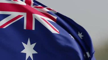 Canlandırılmış Avustralya bayrağı gerçekçi kumaş dokusuyla nazikçe dalgalanıyor. Ülkelerin ulusal sembolünü ve vatansever ruhunu gözler önüne seriyor.