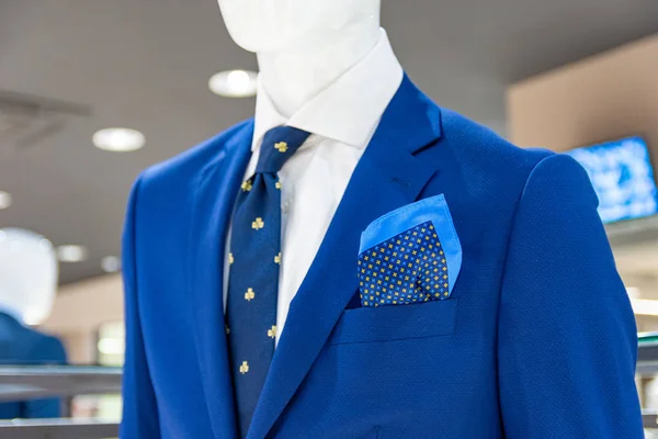 Close Manequim Uma Loja Moda Casaco Azul Com Laço Azul — Fotografia de Stock