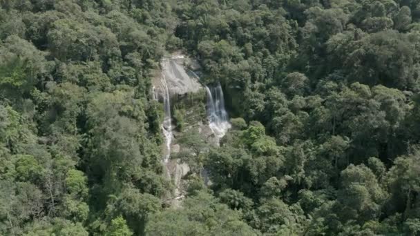 ブラジル サンパウロ州ウバトゥバ州カンブリのエスカーダ滝 — ストック動画