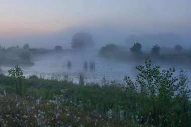 sabah sis göl üzerinde.
