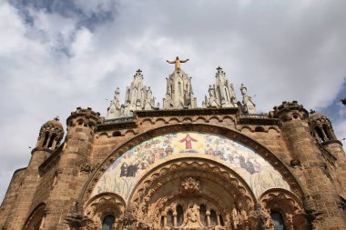 Kalp Tapınağı Tibidabo Dağı 'nda