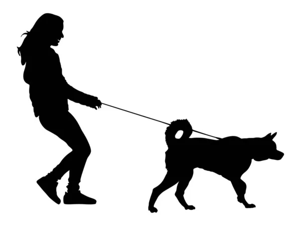 主人的女孩和狗在城市散步 妇女步行与狗矢量剪影插图 隔离在白色背景上 户外友谊与宠物 快乐哈斯基 — 图库矢量图片