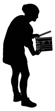 Operatör film vektör siluet illüstrasyon üretimi sırasında clapperboard tutarak. Film yapma veya film yapım konsepti. Film işçisi sette. Film sahnesi başlıyor. Sahnenin arkasında. Klaket.