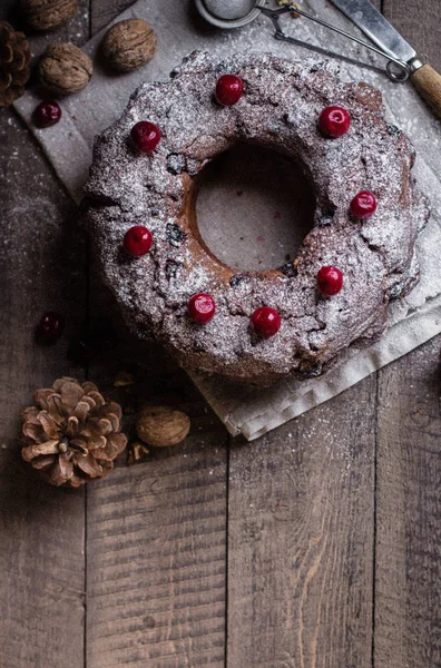 Рождественский Шоколадный Торт Вишней Старом Деревянном Фоне Концепция Десерта Зимних — стоковое фото