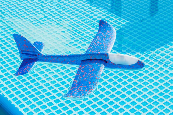 Trip Travel Vacation Concept Airplane Water Pool Children Toy — Stock Photo, Image