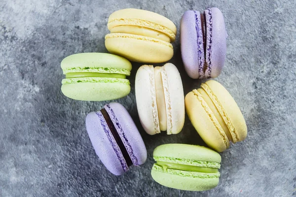 Pastel Macaron Macarrón Sobre Fondo Gris Desde Arriba Galletas Almendras — Foto de Stock