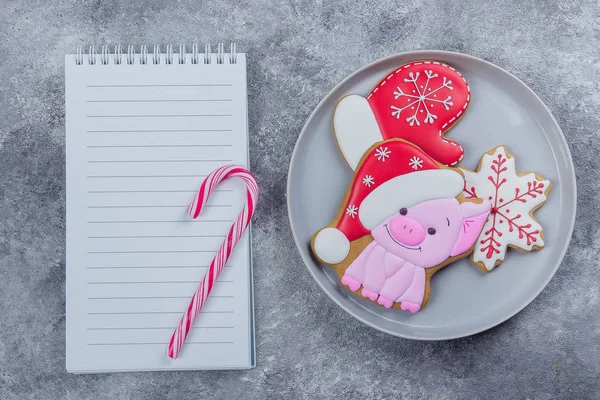 Різдвяне Імбирне Печиво Милий Свинячий Символ Рік Порожній Паперовий Блокнот — стокове фото