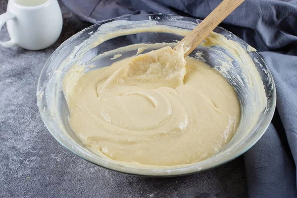 Adım adım tarifi. Elma ve badem pul ile ev yapımı börek — Stok fotoğraf