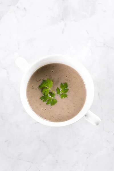 Sopa Creme Cogumelo Champignon Tigela Branca Mesa Mármore — Fotografia de Stock